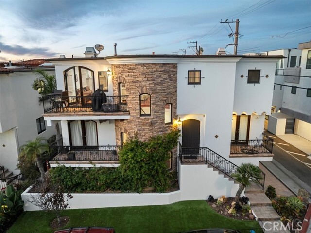 Building Photo - 3101 Vista Dr