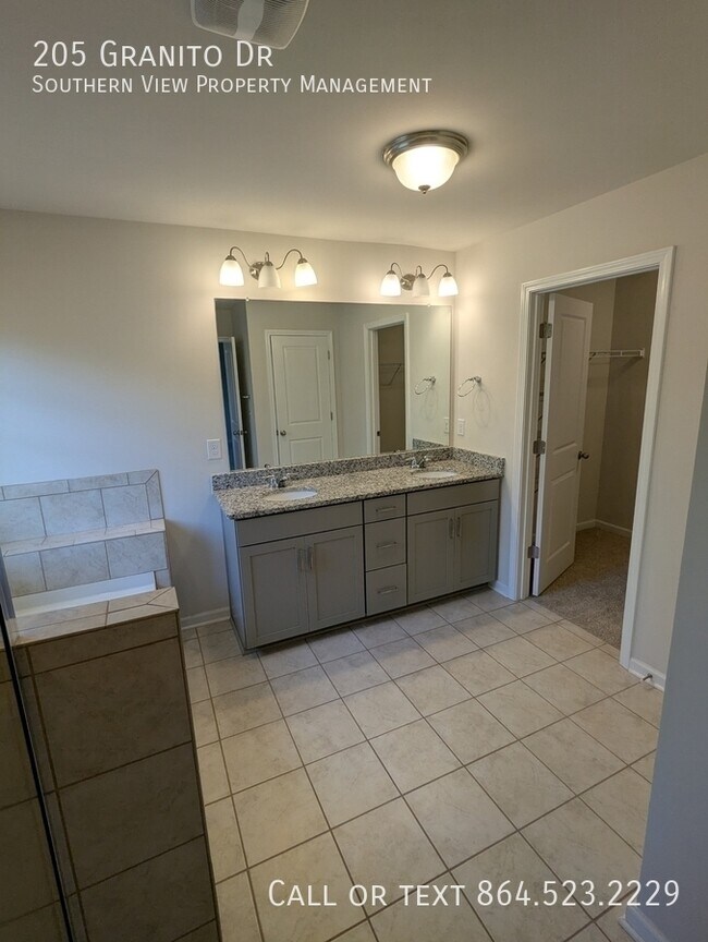 Building Photo - 205 Granito Dr