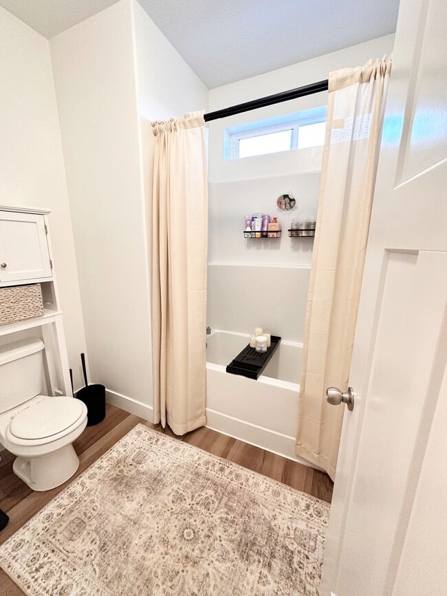 Building Photo - Pet Friendly 3-Bedroom Condo!
