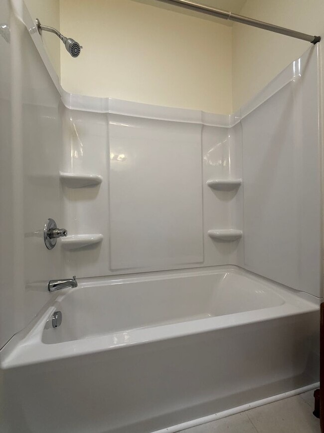 Building Photo - Now showing updated 4BR 1.5 bath house!