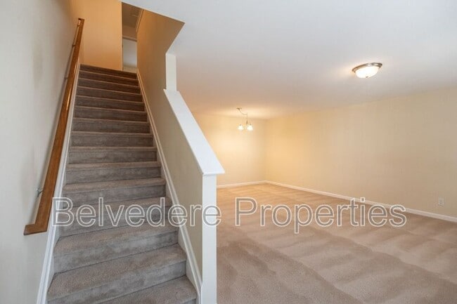 Building Photo - 36 Ackland Dr