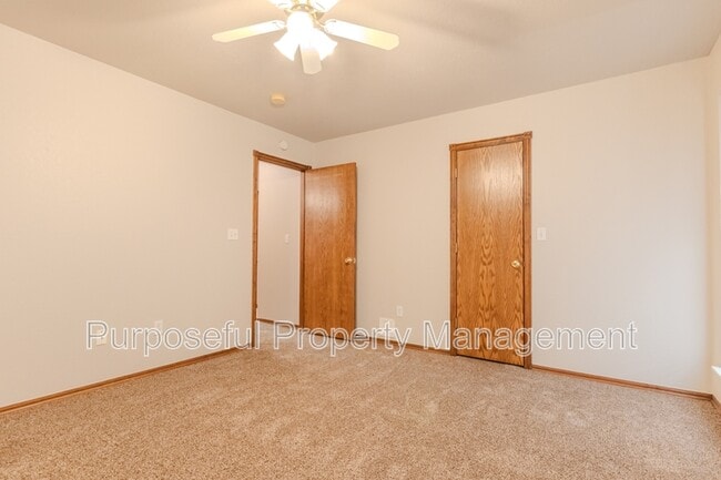 Building Photo - 607 Bob White Dr