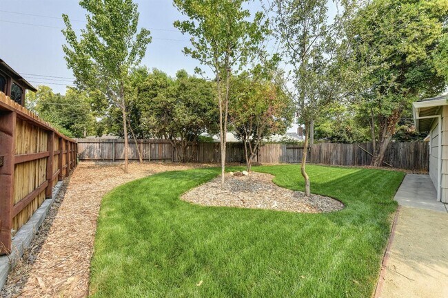 Building Photo - Near Mercy Hospital - Remodeled 4 Bdrm, 2 Bath