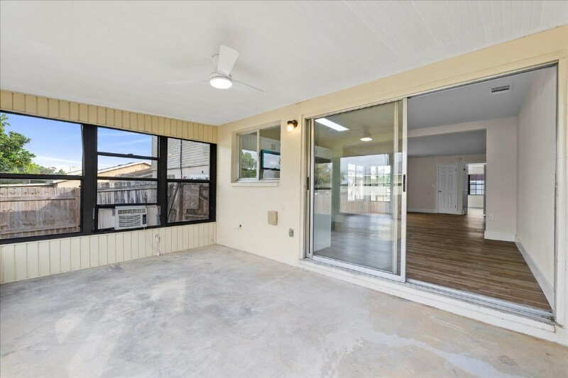Building Photo - 623 Lake Dexter Cir