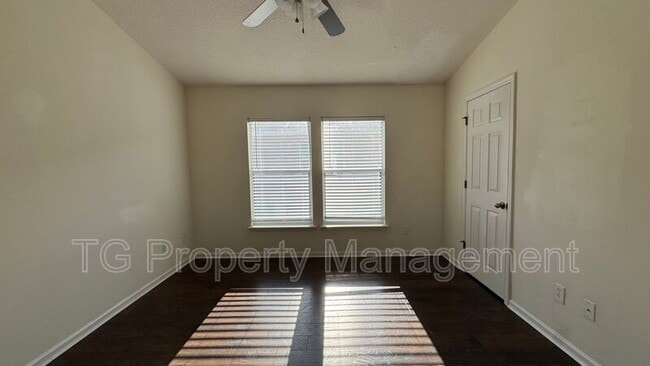 Building Photo - 12999 Sunset Lake Dr