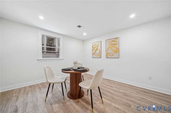 Building Photo - 1127 W Washington St