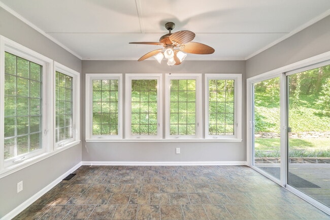 Building Photo - 2761 Dee Peppers Dr