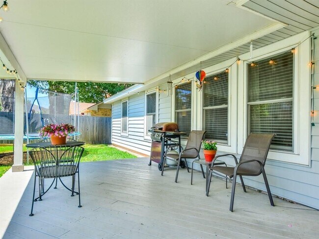 Building Photo - 1016 Mohican St