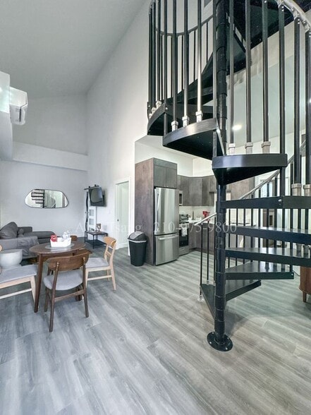 Building Photo - 316 Toledo St