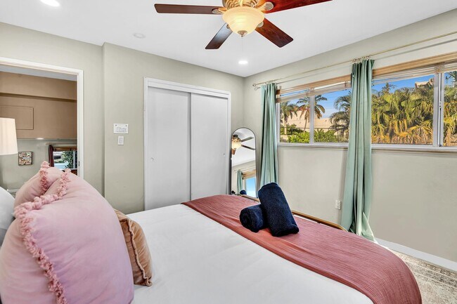 Building Photo - 3450 NE 19th Ave