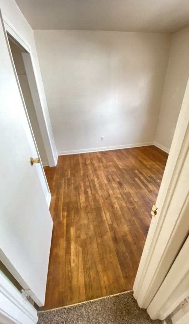 Building Photo - Duplex With Lots Of Room