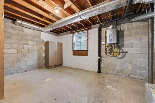 Building Photo - 717 Goodpasture Terrace