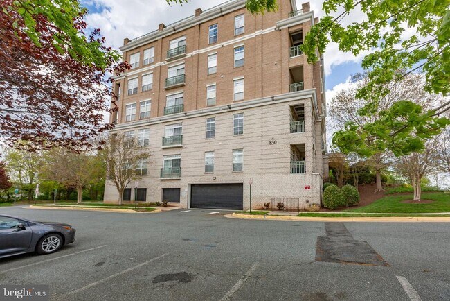 Building Photo - 830 Belmont Bay Dr