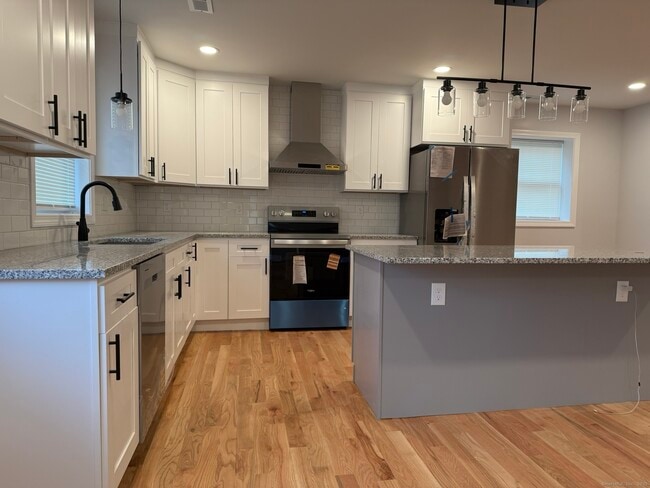 Building Photo - 755 Hart St