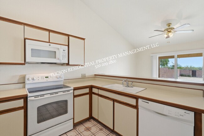 Building Photo - 9960 E Banister Dr