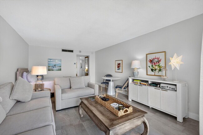 Building Photo - 2600 N Flagler Dr