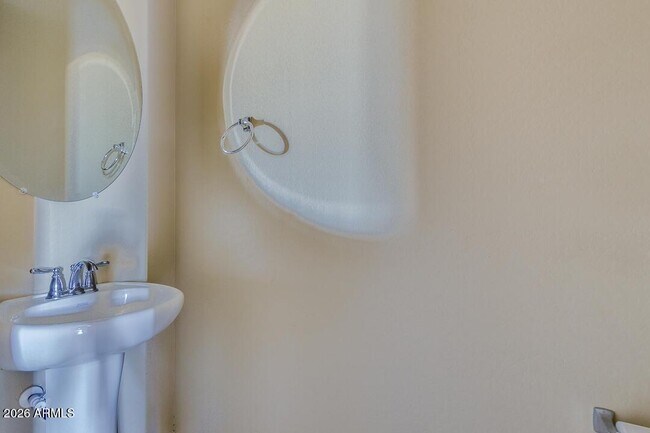 Building Photo - 1367 S Country Club Dr