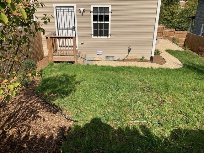 Building Photo - Gorgeous and Spacious Renovated 4br/3.5ba ...