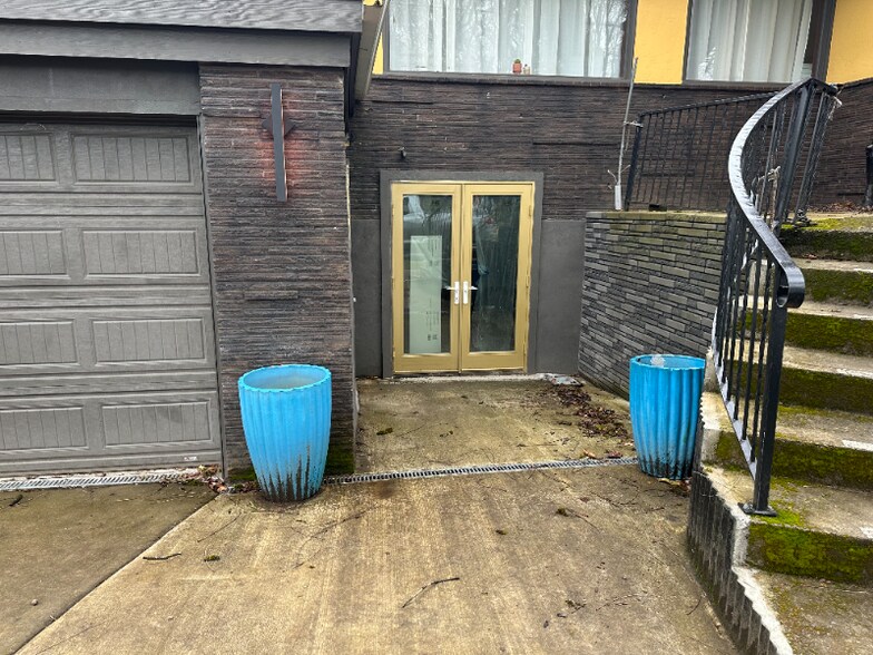 Building Photo - 4247 NE Glisan St