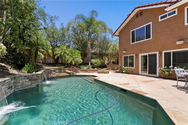 Building Photo - 28501 El Sur