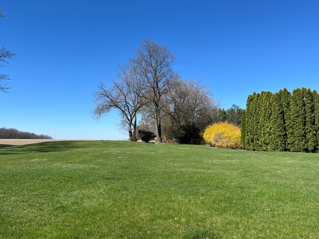 Building Photo - Spacious, bright and newly renovated 2nd-floor apartment available in Bath