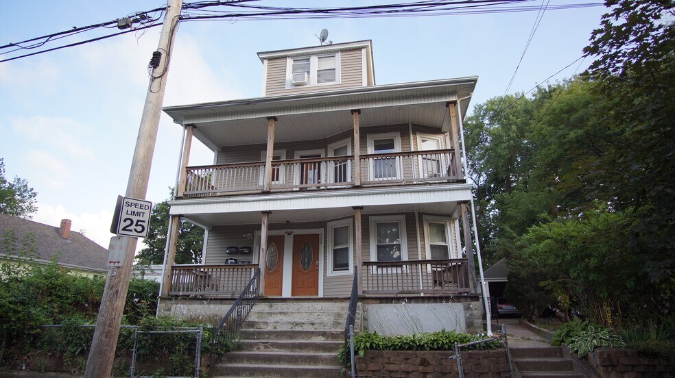Primary Photo - 230 Bay View Ave