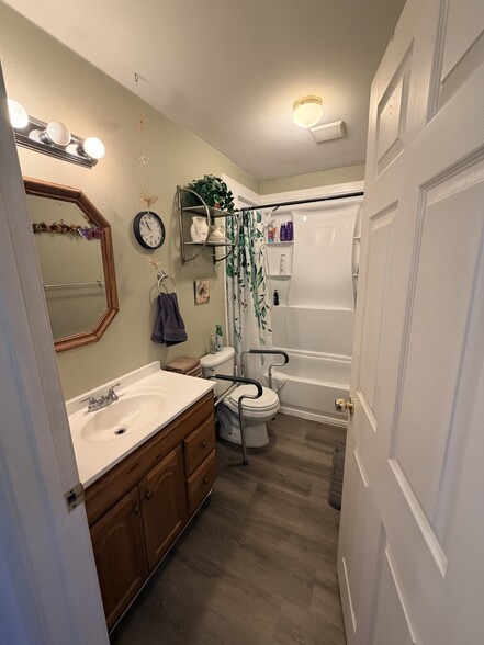 Building Photo - 226 D St NW