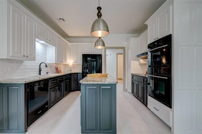 Building Photo - 3616 Burlington Dr