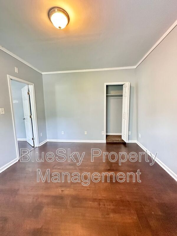 Building Photo - 934 5th St SW