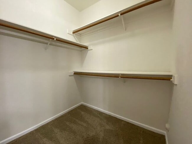 Building Photo - Very nice single level home