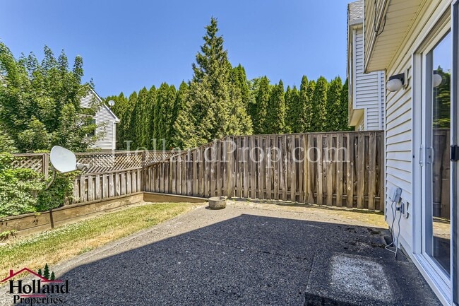 Building Photo - Beautiful Duplex with Great Location!!!