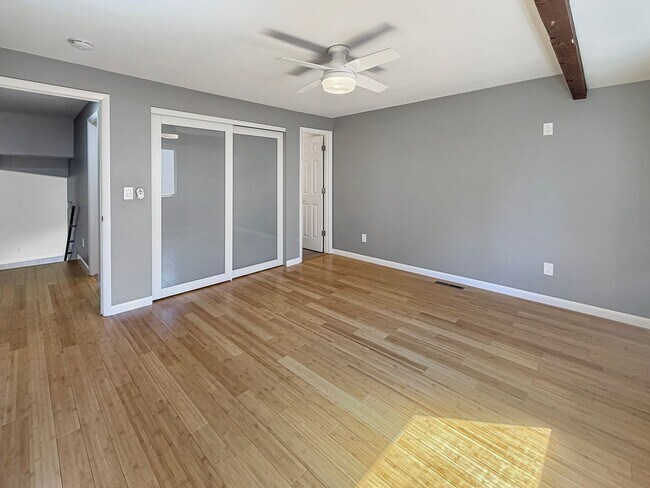 Building Photo - $0 DEPOSIT OPTION. CHARMING 4BED/2.5BATH I...