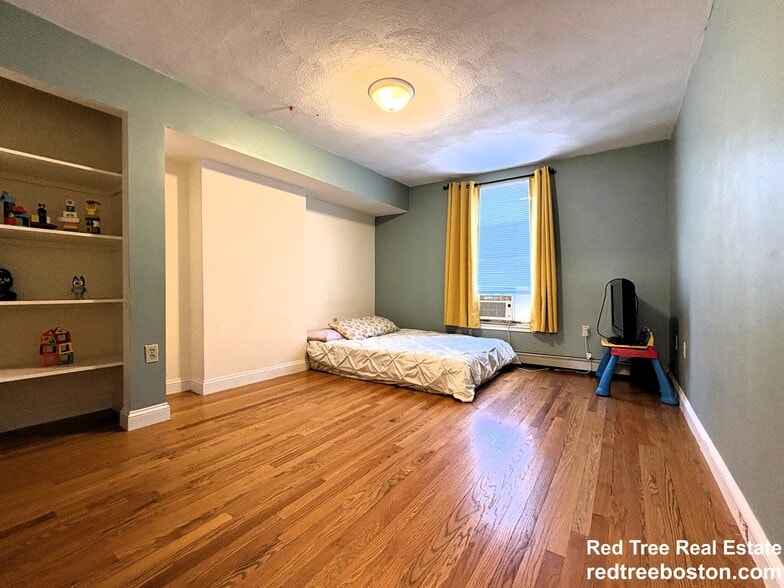 Building Photo - 73 River St