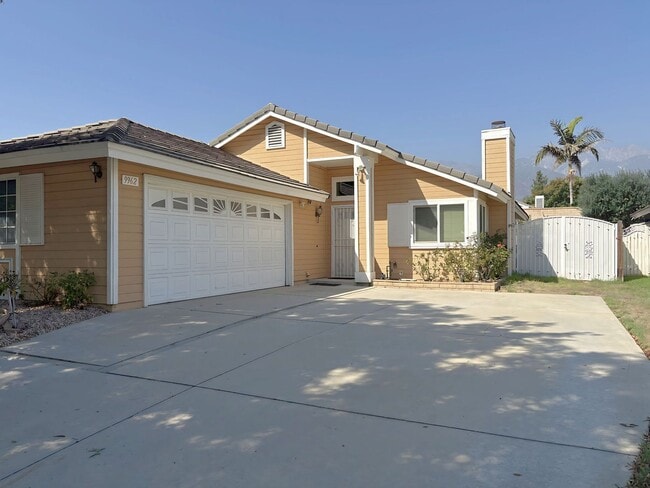 Building Photo - Beautiful Home in a Cul-de sac