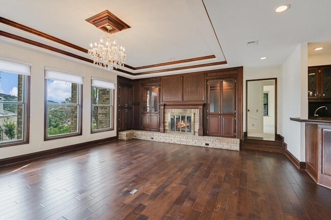 Building Photo - 4000 Belmont Park Dr