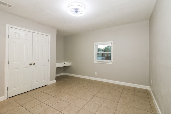 Building Photo - 2125 Dewberry Ln