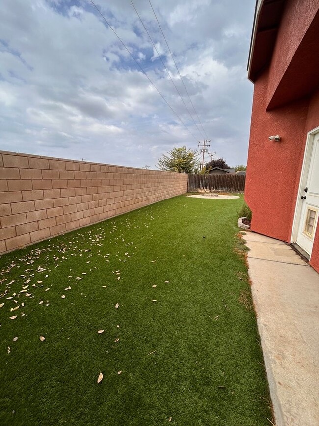 Building Photo - Nice house for rent in Farmersville