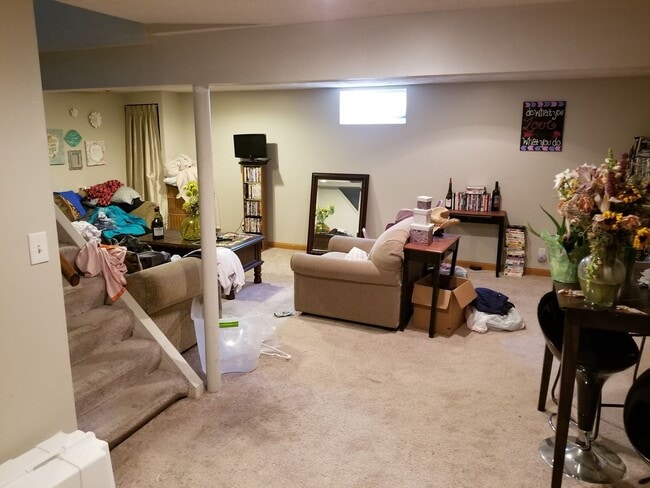 Building Photo - Aksarben/UNO 4 bed 2 bath with gas firepit...