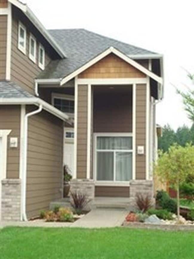 Building Photo - Beautiful home on corner lot!
