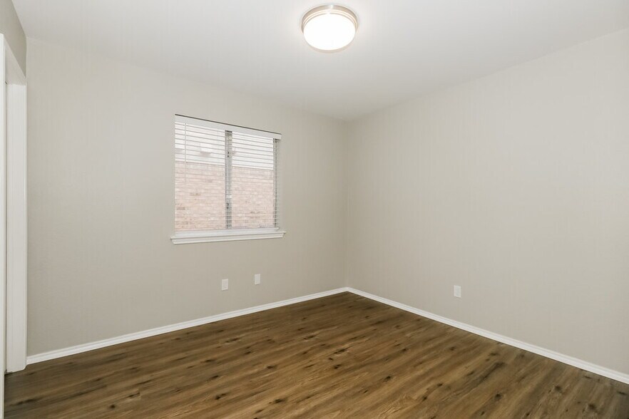 Building Photo - 2617 Eastwood Ln