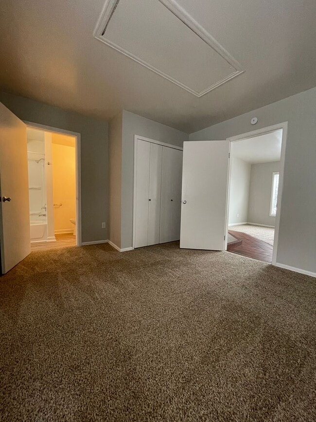 Building Photo - 402 W Dale St