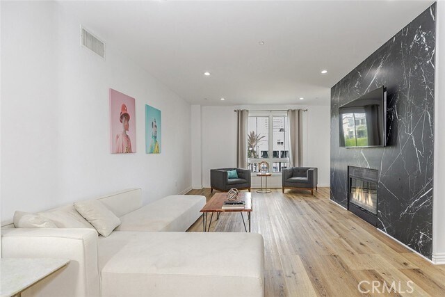 Building Photo - 407 Caruso Ave