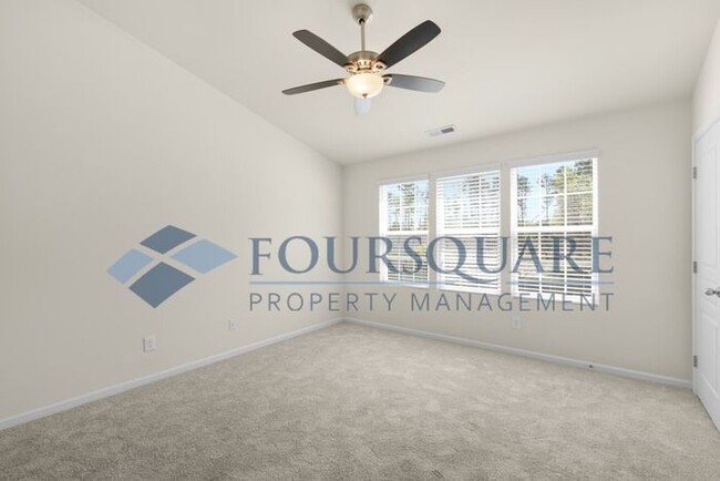 Building Photo - End Unit Townhome | Washer/ Dryer Included...