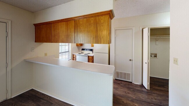 Building Photo - 1017 S Ave B