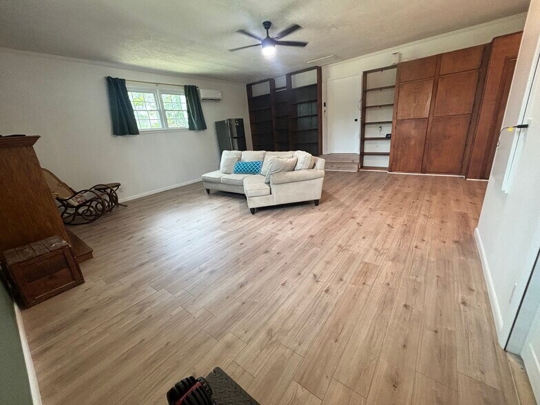Bonus Room - 400 Colonial Dr
