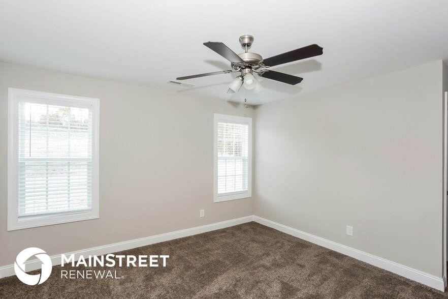 Building Photo - 722 Elizabeth St SW