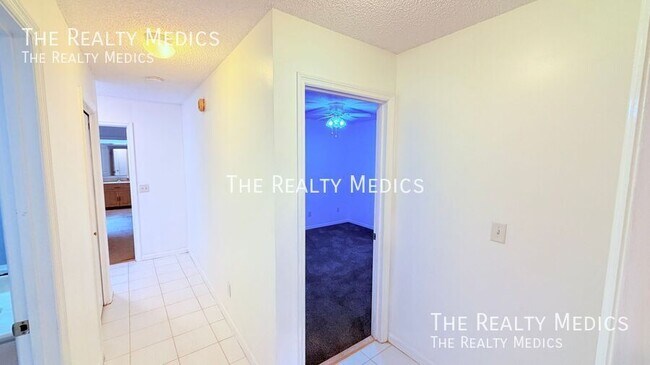Building Photo - 909 Gazell Trail