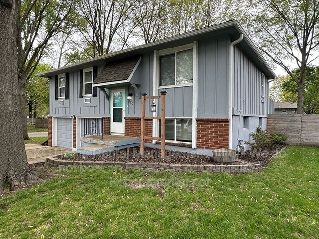 Building Photo - 1201 Golfview Dr