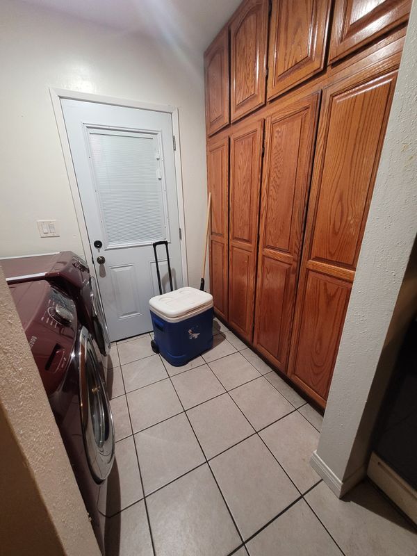 Building Photo - 10854 Marklein Ave