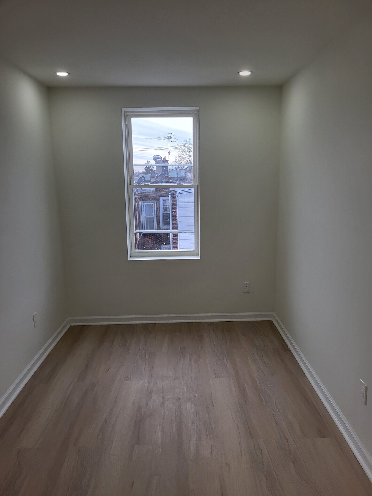 2nd floor bedromo #2 - 1164 Atwood Rd